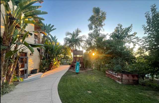 MOVE-IN SPECIAL- SIGNED CONTRACT FOR NOVEMBER 1ST AND HAVE THE FIRST 10 DAYS FREE.. WOW Gallery 3