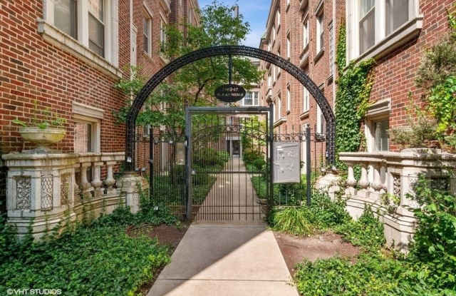 5402 North Kenmore Gallery 1