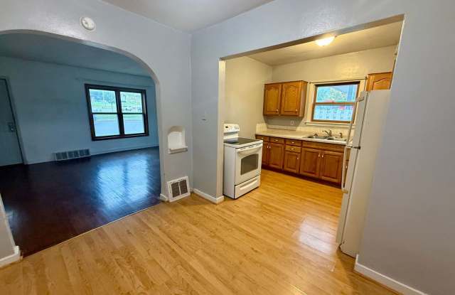3 Bed 1 Bath Single Family Home in Wausau photos photos