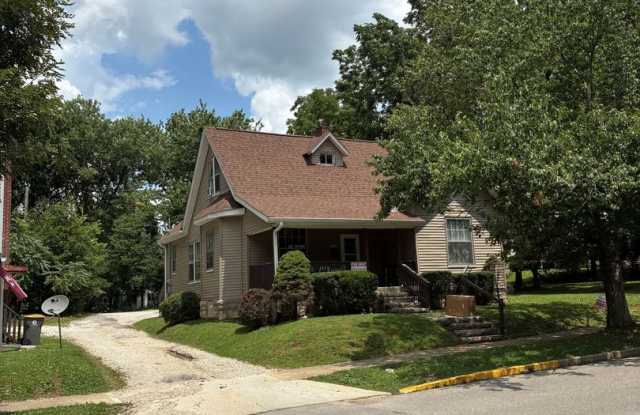 SUMMER SPECIAL!! - 5 BR / 2 BA - Available AUGUST 2026! Gallery 3