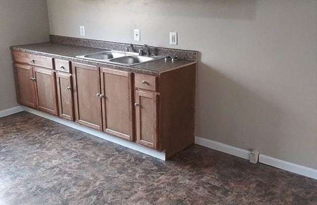 566 Highland Avenue - 566 Highland Avenue, Pontiac, MI 48341