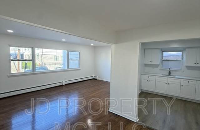 458 WALKER STREET - 2 Gallery 2