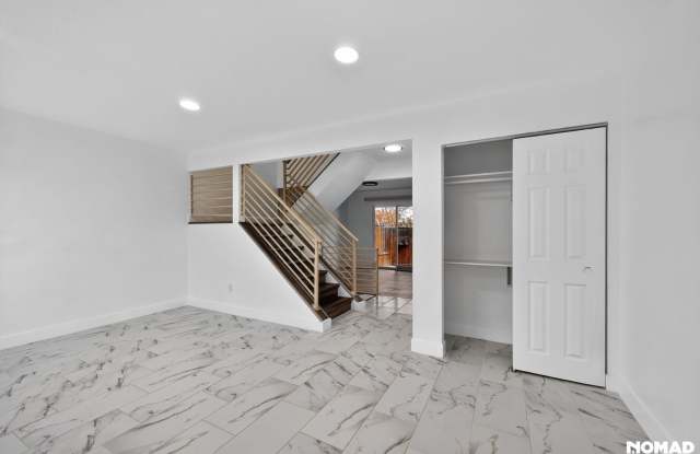 Spacious 4BR Townhome in Aurora photos photos
