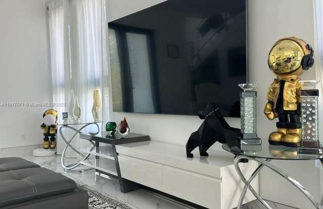 2342 Mckinley St photos photos