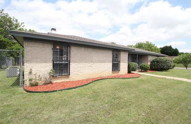 3241 Bunker Hill Drive - 3241 Bunker Hill Drive, Forest Hill, TX 76140