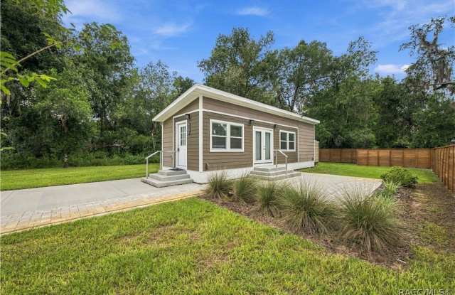 9306 E Sycamore Place Gallery 1