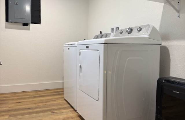 ✨Beautifully Remodeled Modern Smart Home for Rent! ✨ Gallery 3