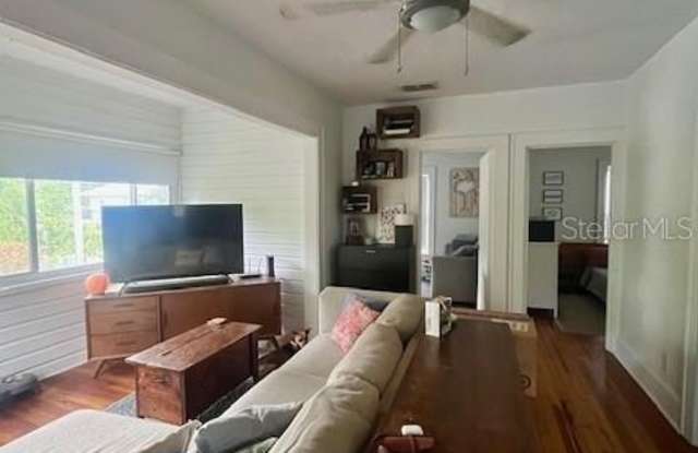 1416 LOCUST STREET NE photos photos