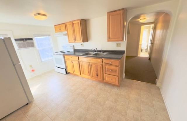 Charming studio apartment for rent! - All utilities included except Electric - 1121-A Shenandoah st. photos photos