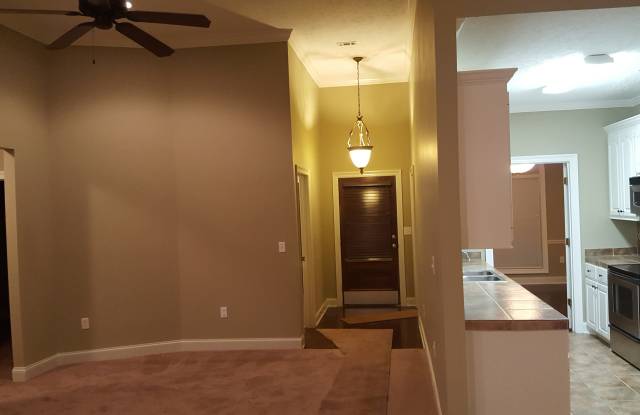 323 E Magnolia Pl Gallery 3