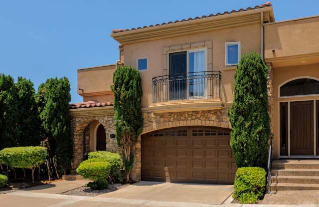 Stunning Solana Townhome - Gourmet Kitchen, Peek Ocean Views, Fully Furnished + Utilities Included photos photos