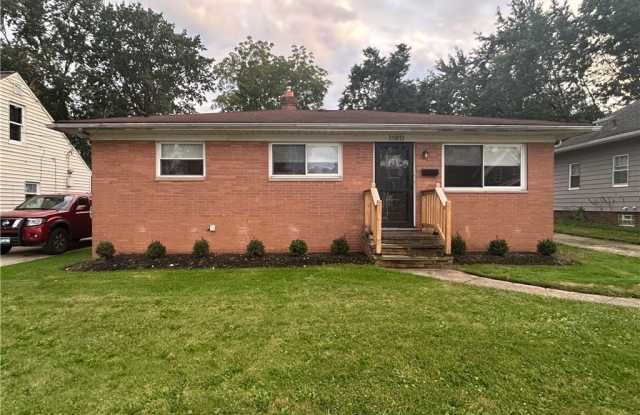 11911 Longmead Avenue Gallery 1