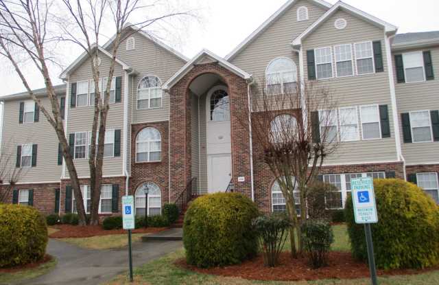 Main Level Condo near Wake Forest University and historic Bethabara - 311 Scholastic Court, Winston-Salem, NC 27106