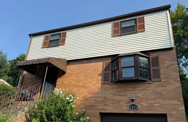 Luxury 3-Bedroom, 1-Bathroom House in Brookline! photos photos