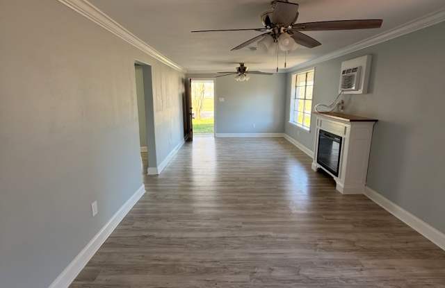 6105 Hill Road Gallery 3