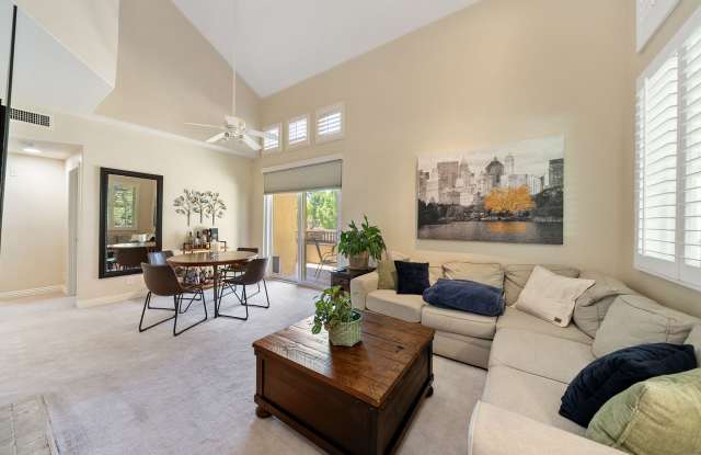 Bright & Private Corner-Unit Townhome in Tustin Ranch's Cantada Community Gallery 4