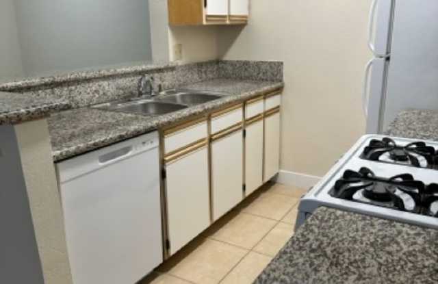 1 bedroom in Amazing Community! Gallery 3