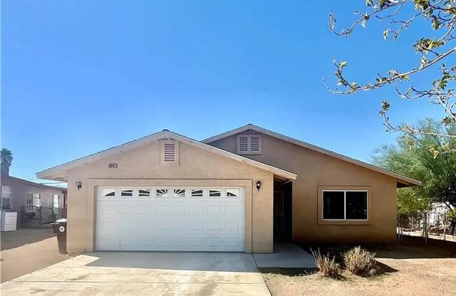 Close to Base 3 Bedroom 2 Bathroom Home Gallery 1