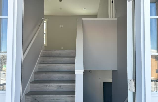 2607 W St Patrick St Gallery 2