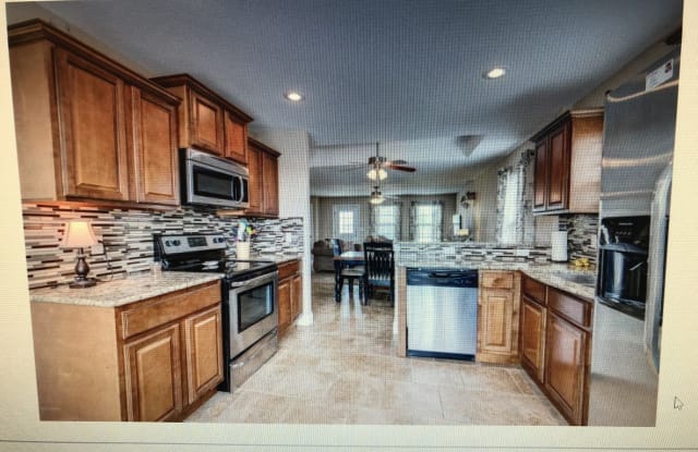 2523 S Empire Ave - 2523 Empire Avenue, Joplin, MO 64804