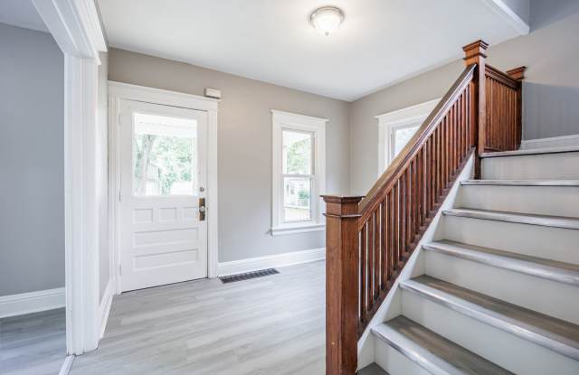 816 S Goodman Street - Front Gallery 4