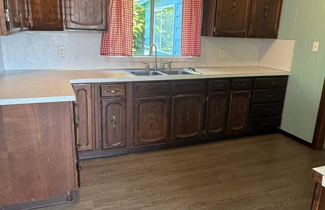Spacious 3-Bedroom with Covered Storage in North Bend Gallery 4