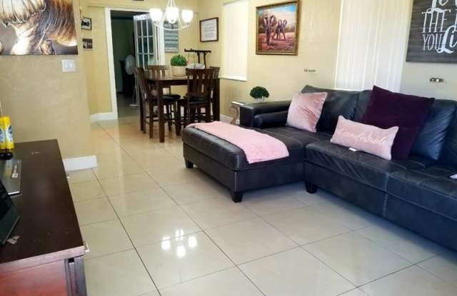 1606 NW 13th Ct Gallery 2