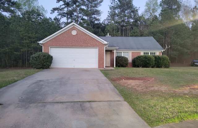 Renovated 3BR 2BA Home w/ 2-Car Garage • Updated Kitchen • Large Garden Tub in Griffin photos photos
