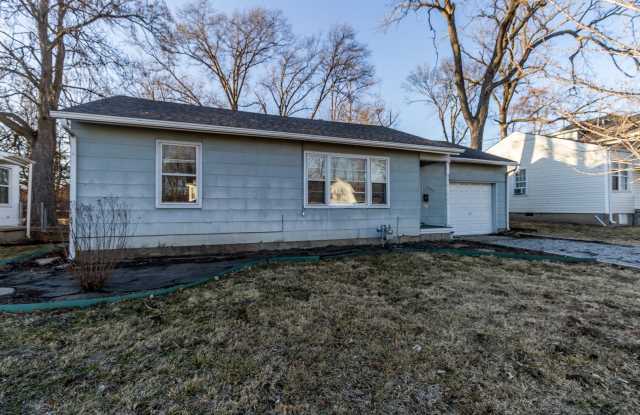 2 bedroom 1 bath home located close to downtown Gallery 1