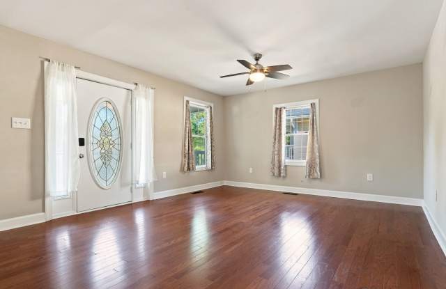 Charming 3-Bedroom Durham Home with Updated Kitchen & Spacious Fenced Backyard! Gallery 4