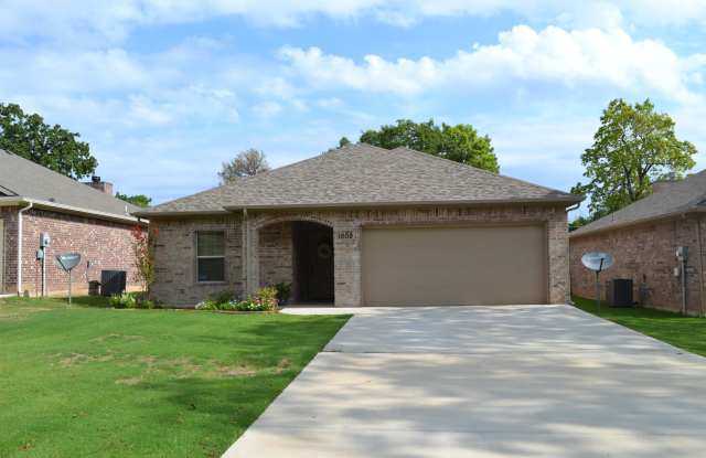 House For Lease in Denison -- 3 Bed/2 Bath photos photos