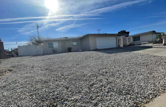 Victorville, 3 Bedroom, 2 Bathrooms, Large Living Areas photos photos