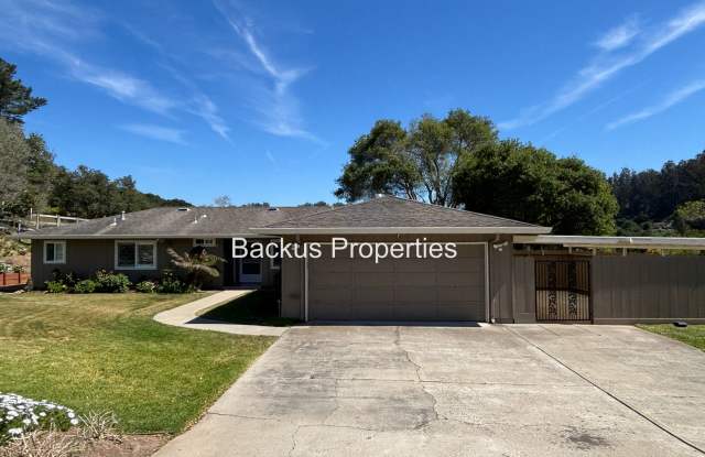 Wonderful three bedroom home on an acre lot in Royal Oaks Gallery 1