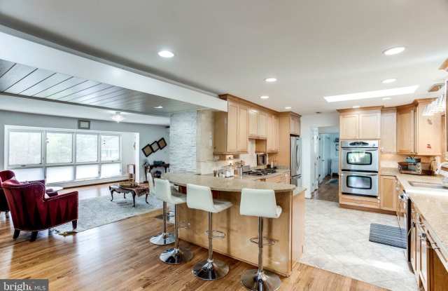 1627 LINWAY PARK DRIVE - 1627 Linway Park Drive, McLean, VA 22101