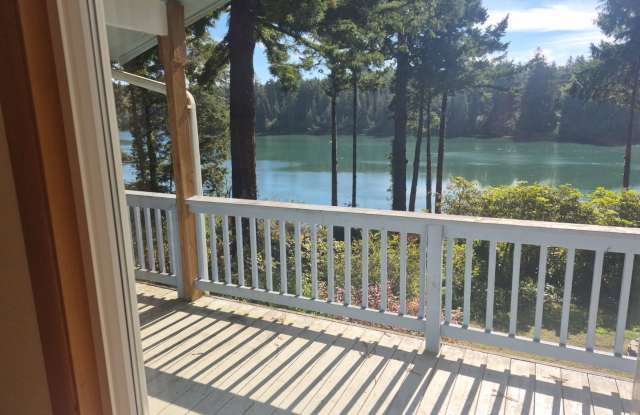 Enjoy Panoramic Water Views in This Beautiful 4-Bedroom Home! Gallery 4