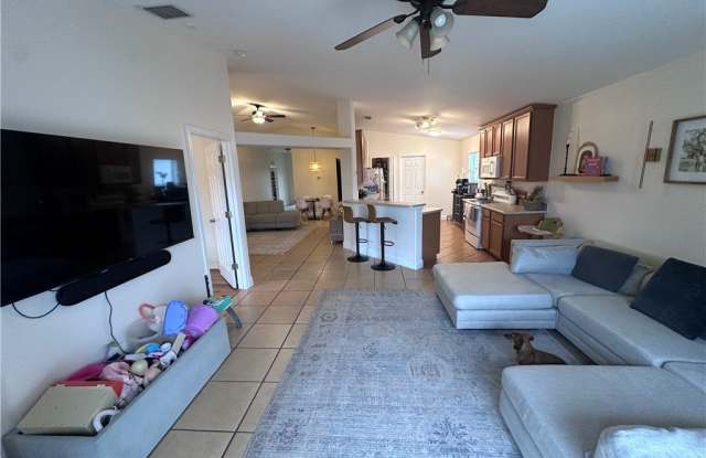 824 Greenleaf Circle Gallery 4