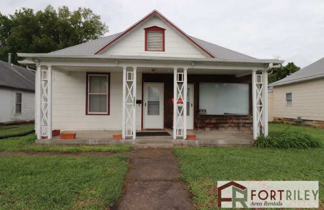 Spacious home for Rent - 1212 North Washington Street, Junction City, KS 66441
