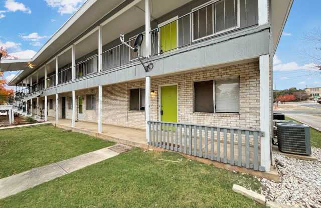311 E San Antonio Gallery 1