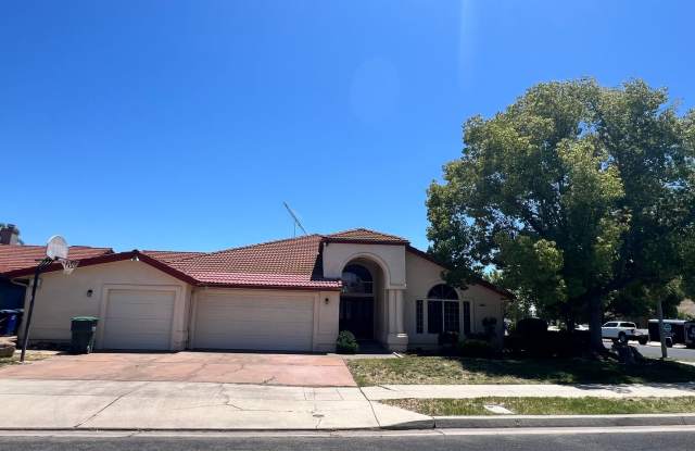For Rent – Spacious 3 Bed / 2 Bath | 2,660 Sq Ft | West Madera photos photos