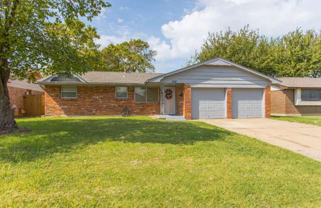 3 Bedroom in the Heart of Moore with a storm shelter! photos photos