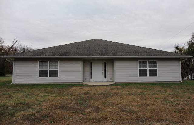 500 Grand St. Apt B - 500 N Grand St, Salem, MO 65560
