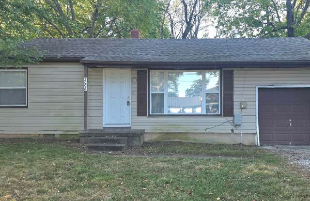 Southeast 2 BR house! 1 car garage! $995! Gallery 1