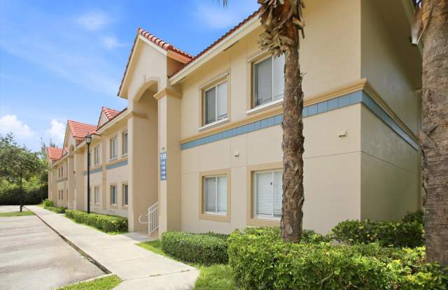 1169 Golden Lakes Boulevard Gallery 3