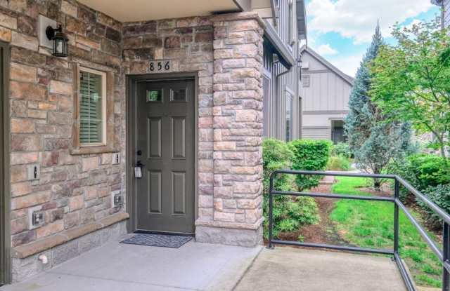 Beaverton Condo with Private Patio & Community Amenities Gallery 3