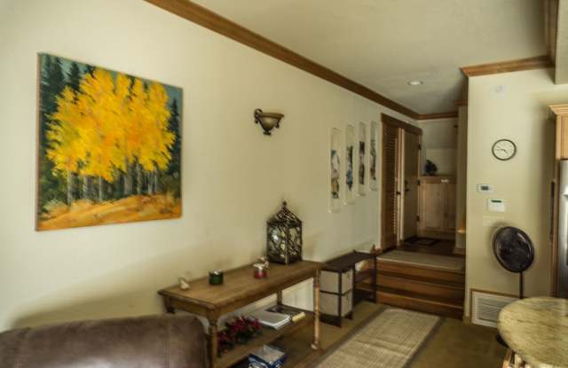 1 Bedroom Centrally Located Seasonal Rental Gallery 4