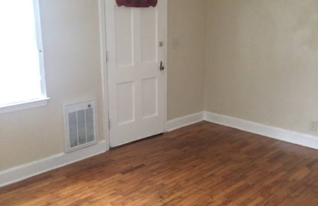 Green Hills duplex 1 block from Lipscomb University! - 1718 Hillmont Drive, Nashville, TN 37215