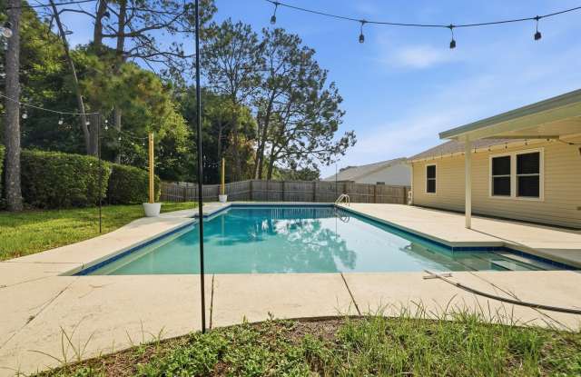 Your Own Backyard Oasis – 3 Bedroom Pool Home in South Crestview! Gallery 1