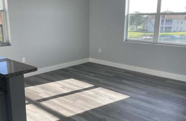 319 Nicholas Parkway West 202 - 202 Gallery 2