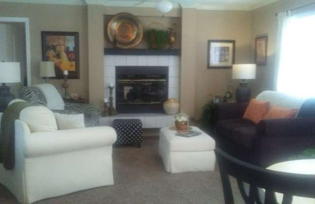 2 BR, 2 BA Duplex in East Fayetteville Gallery 3