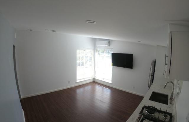 4236 Ellenita Ave Gallery 4
